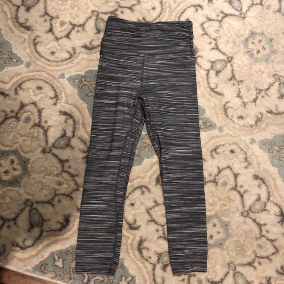 ALIGN LULULEMON 21’ CROSS WAIST SIZE 2 - Picture 2 of 7